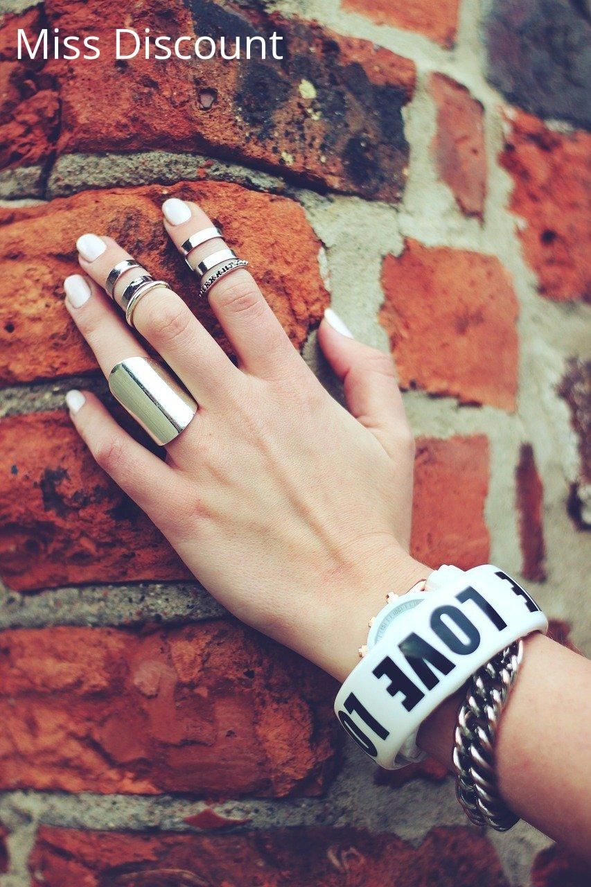 Bijoux et personnalisation : exprimez votre amour à chaque poignet, chaque instant.