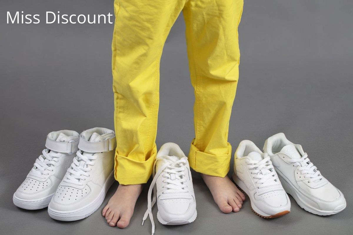 Choisissez les chaussures adéquates pour sublimer votre look en survêtement.