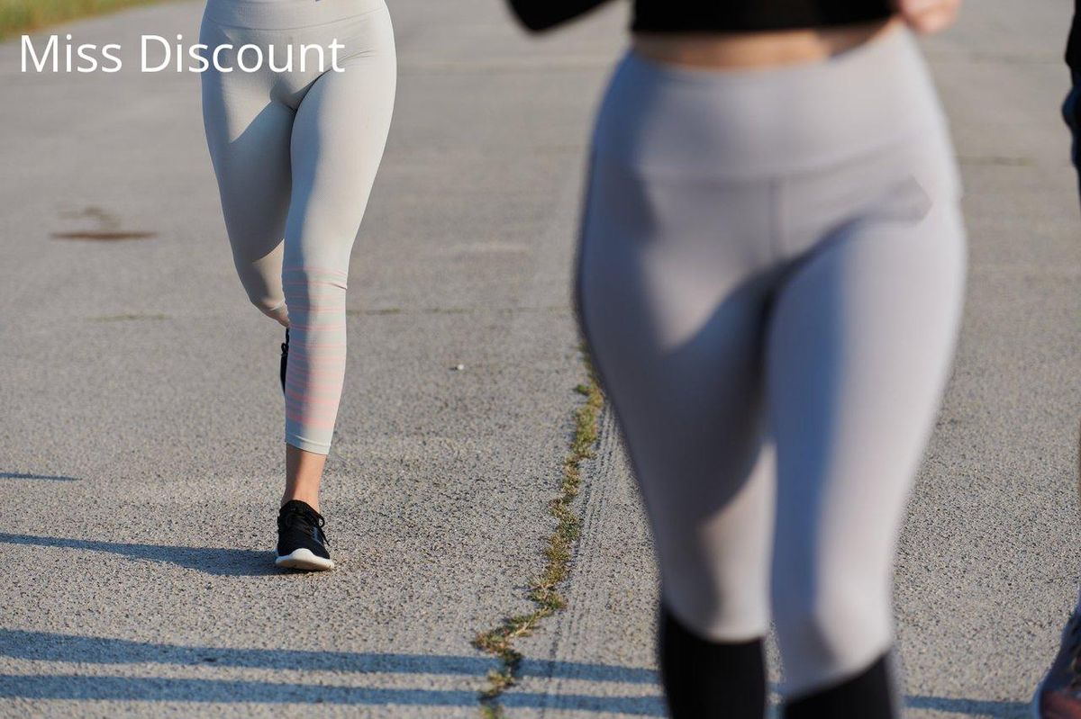 Collants techniques en pleine action : confort et performance réunis pour le sport en extérieur.