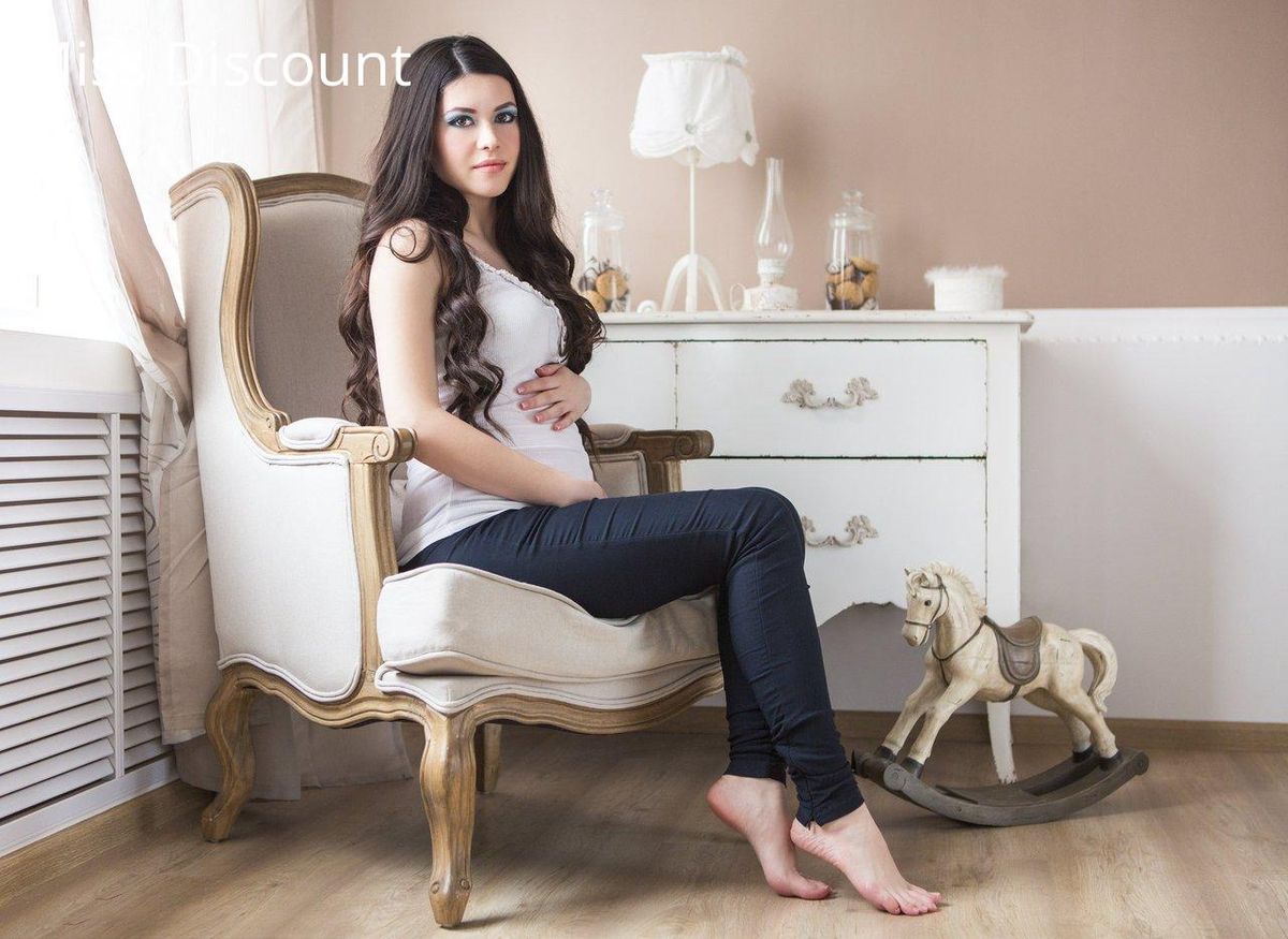 Confort et élégance: une future maman rayonne, bien être grâce aux collants de grossesse.
