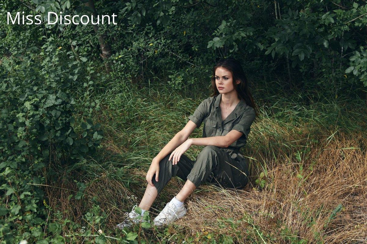 Élégance naturelle : le pantalon cargo pour une allure à la fois fonctionnelle et stylée.