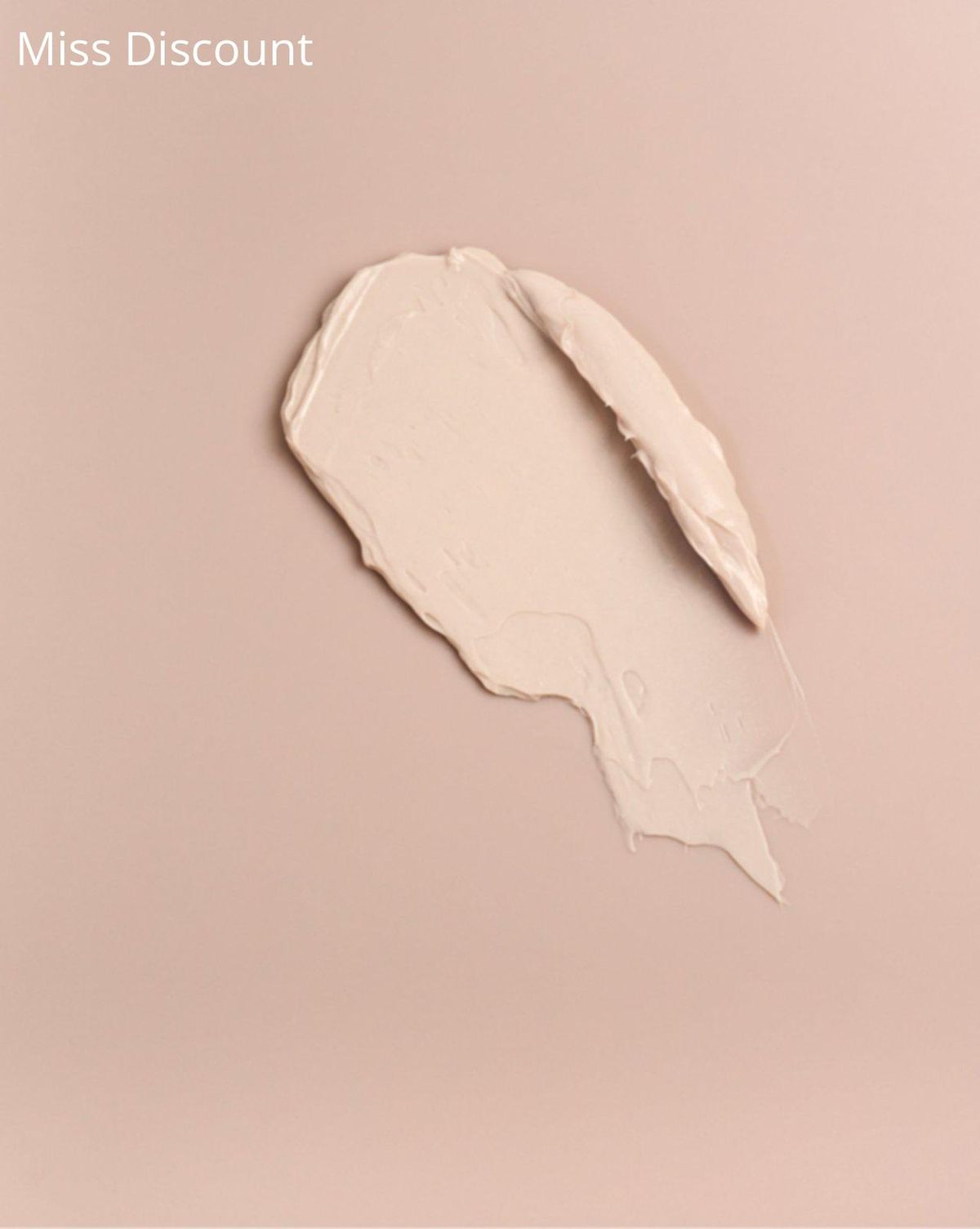 Élégant et crémeux, le primer prépare la peau pour un maquillage impeccable.