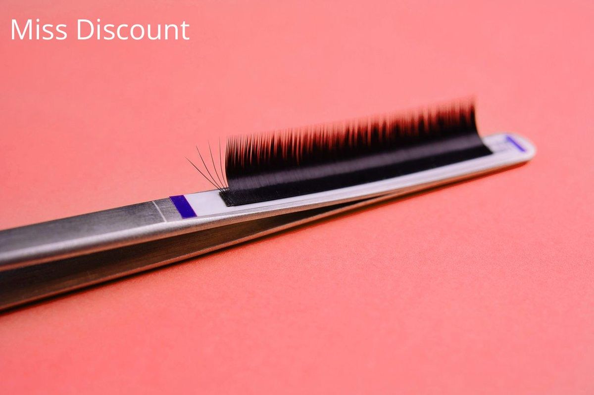 Faux cils prêts pour une pose parfaite : l'outil essentiel pour sublimer votre regard.