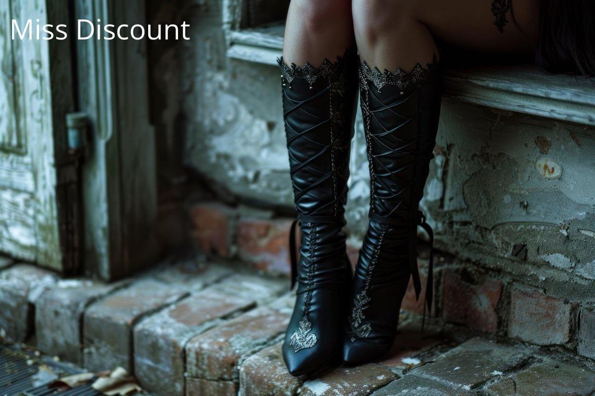 Les bottines à lacets se réinventent, chic et audacieuses pour l'automne 2024.