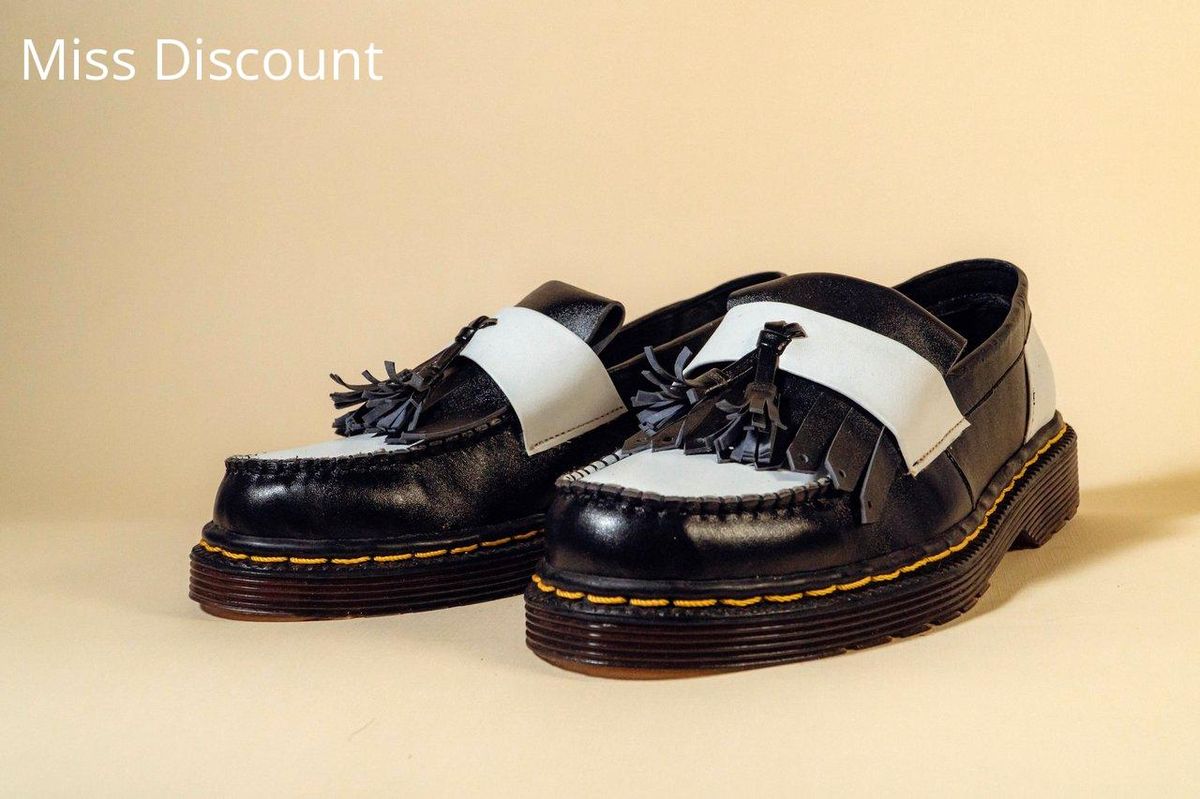Les loafers bicolores, le chic rétro qui revient en force dans nos dressings modernes.