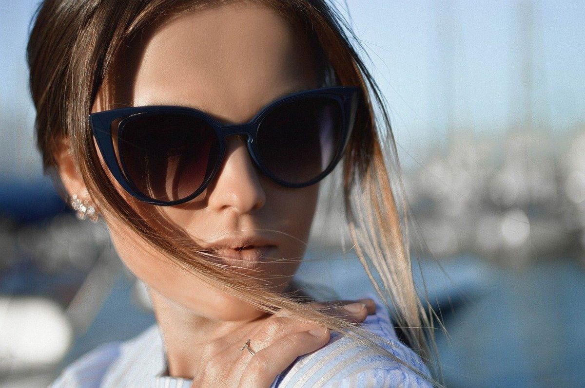 Lunettes chic : un cadeau stylé et tendance pour un luxe accessible cette saison.