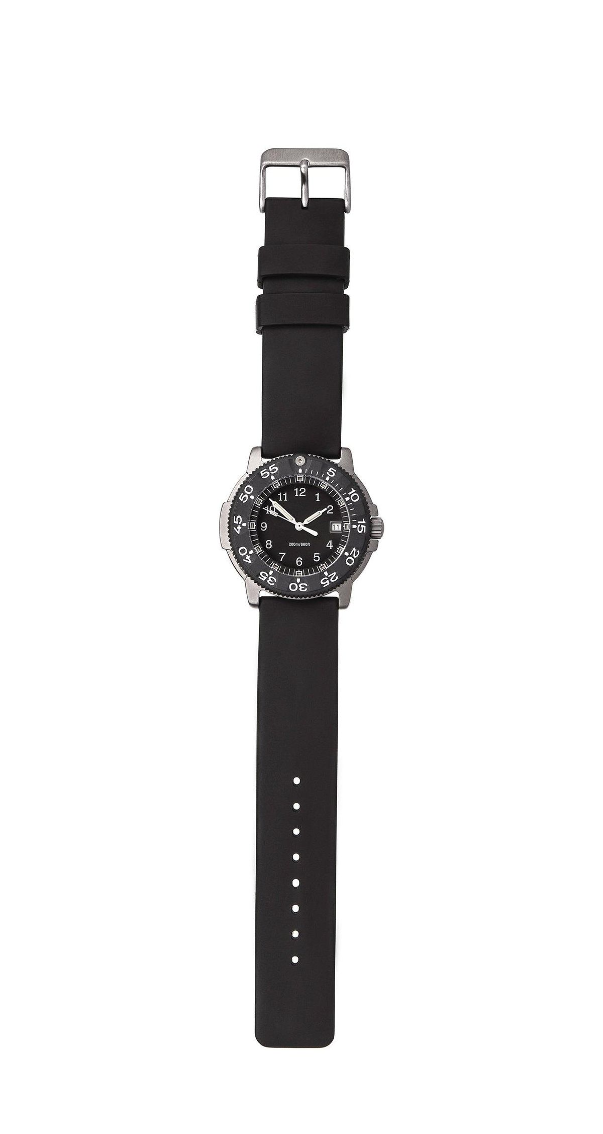 Montre élégante et robuste, idéale pour explorer les technologies solaires avancées.