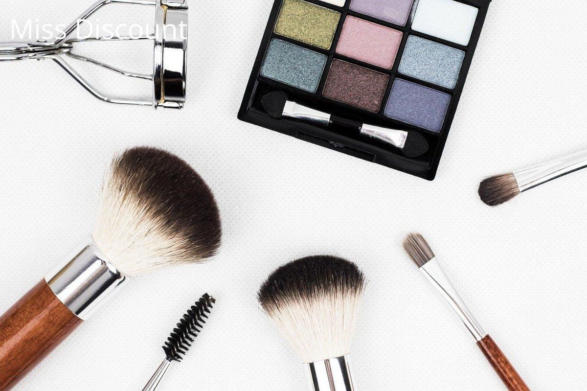 Palette colorée et accessoires essentiels : évitez d'en faire trop pour sublimer votre regard.