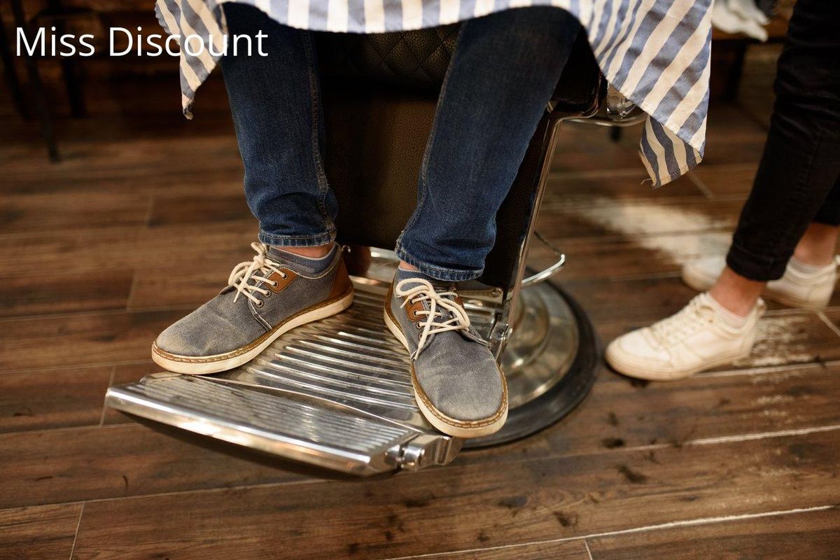 Parfaites pour l'été, ces espadrilles allient style et confort, essentielles pour des balades urbaines.