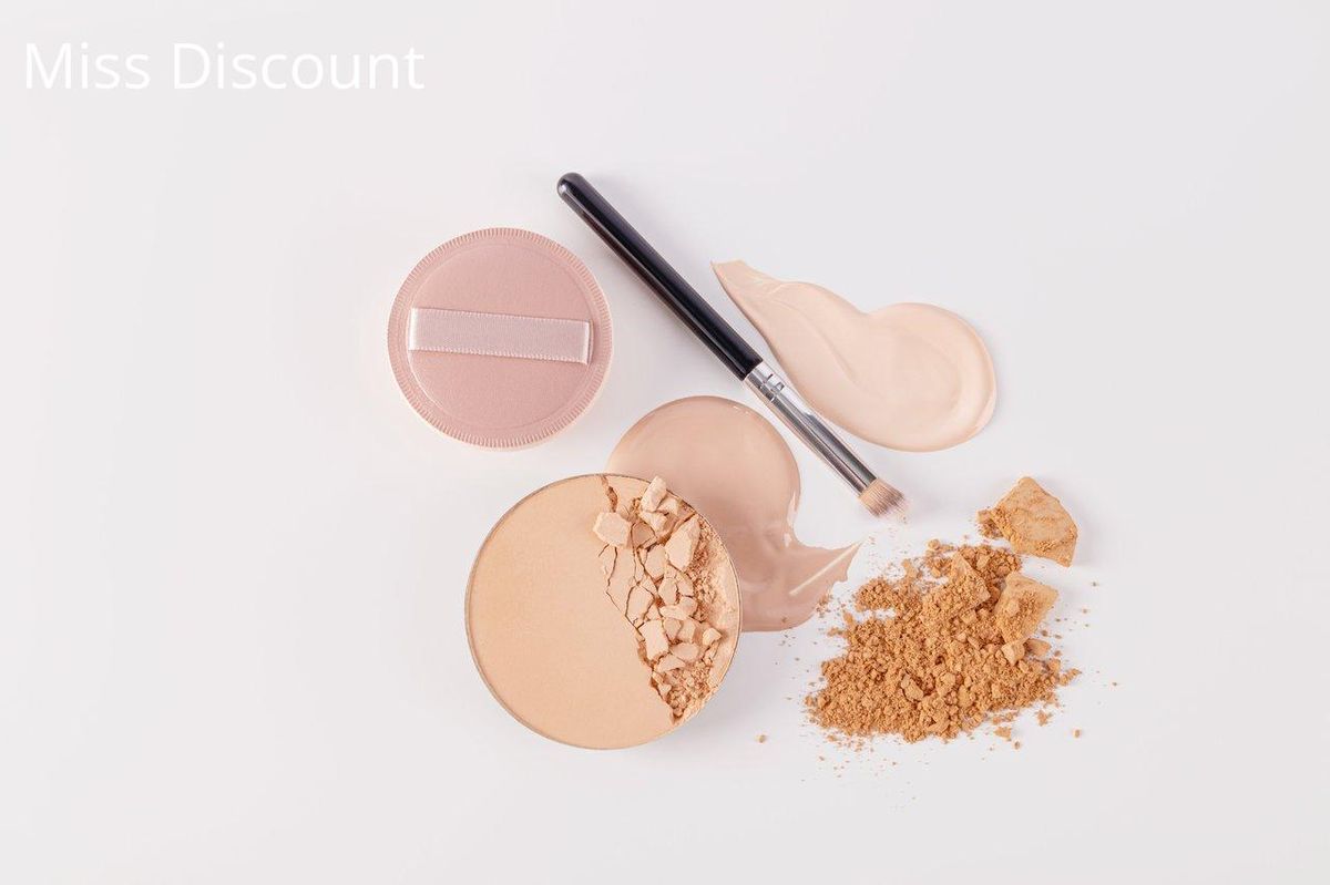 Poudres et crèmes, bases idéales pour un teint unifié et éclatant.