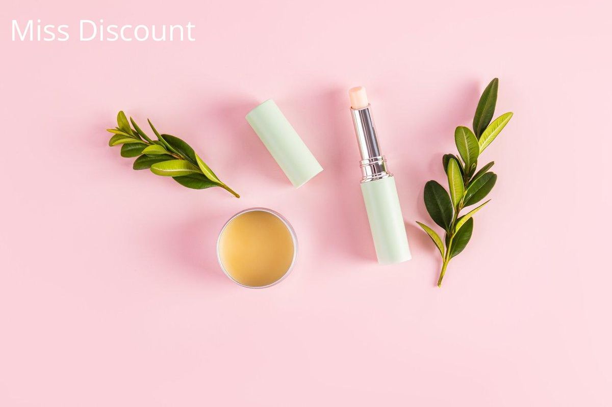 Préparez vos lèvres : hydratation naturelle avant le rouge à lèvres pour une perfection. 🌿💄