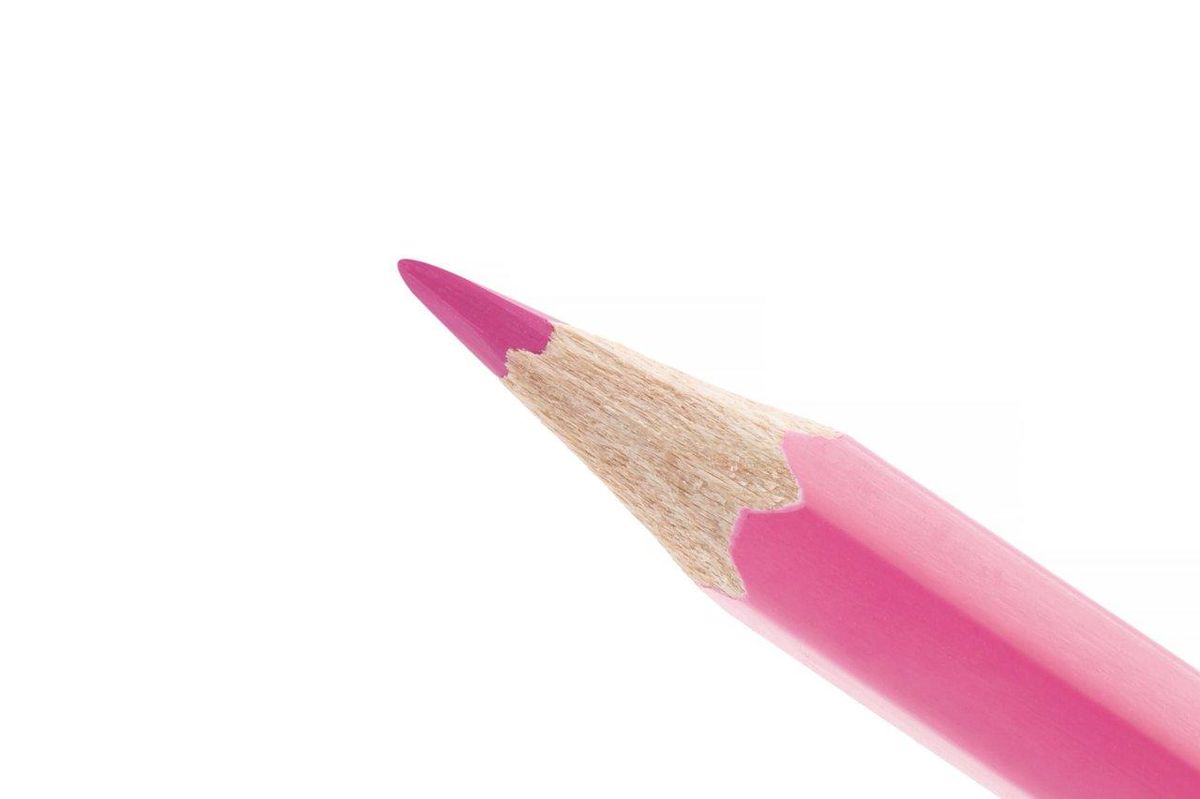 Sculptez vos lèvres avec précision, comme un tracé au crayon parfait.