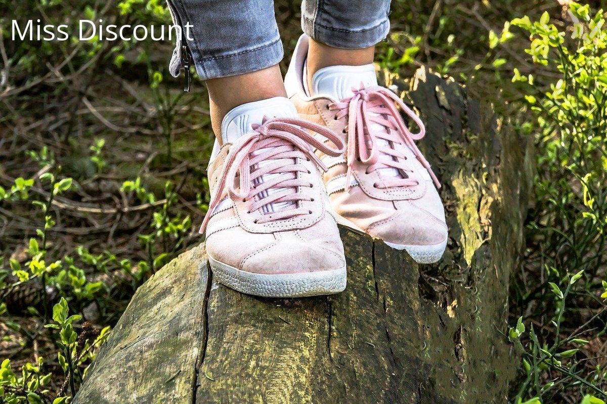 Sneakers roses sur tronc : marcher durable, choisir éthique.