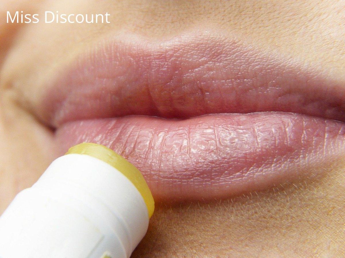 Soin parfait : des lèvres nourries pour une douceur irrésistible au quotidien.