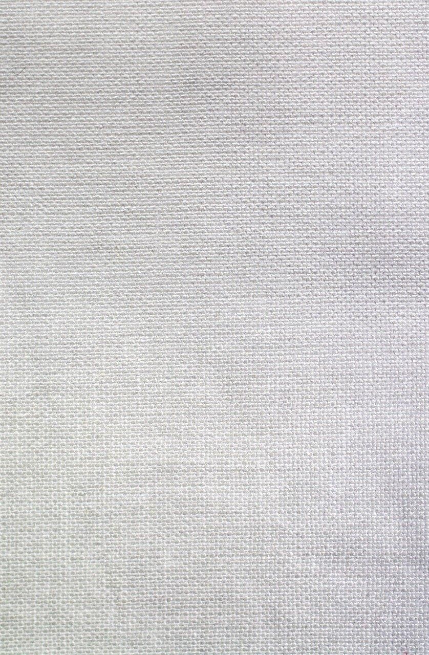 Texture linéaire et douce : un choix parfait pour des rideaux naturels et élégants.
