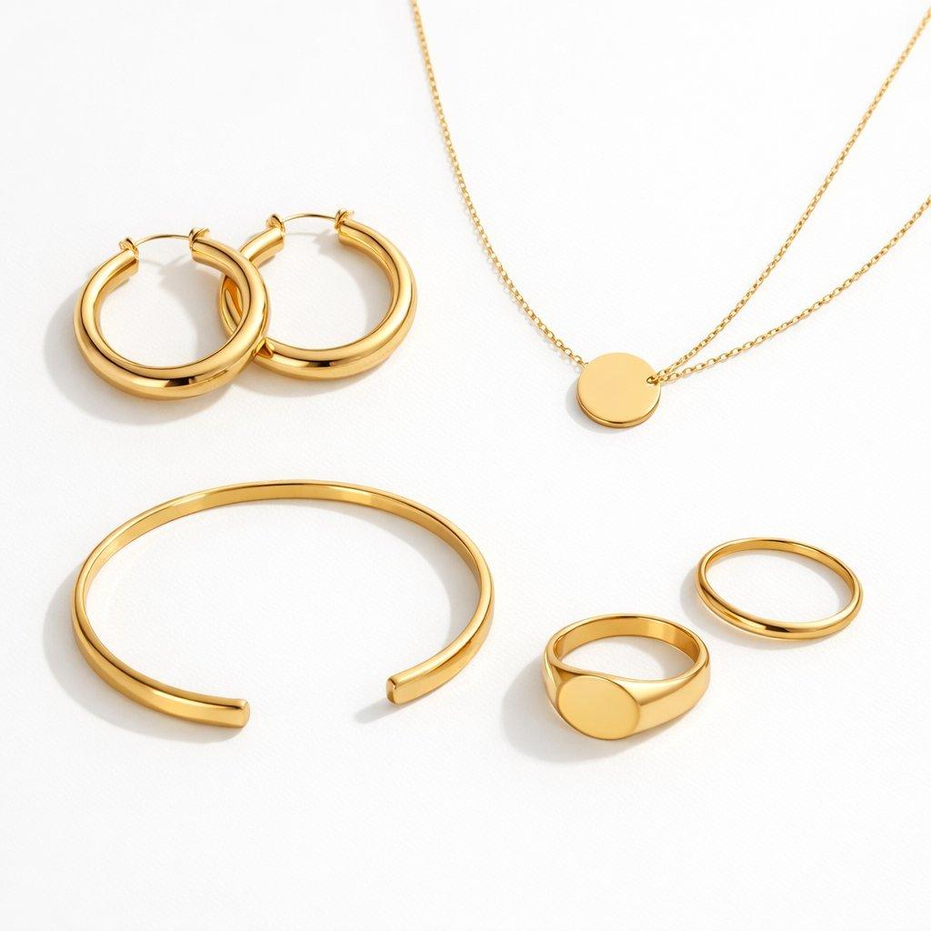Bijoux dorés minimalistes en acier inoxydable brillant, parfaits pour une élégance quotidienne à petit prix.