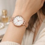 Guide d’achat : choisir une montre idéale pour poignets fins de femmes actives